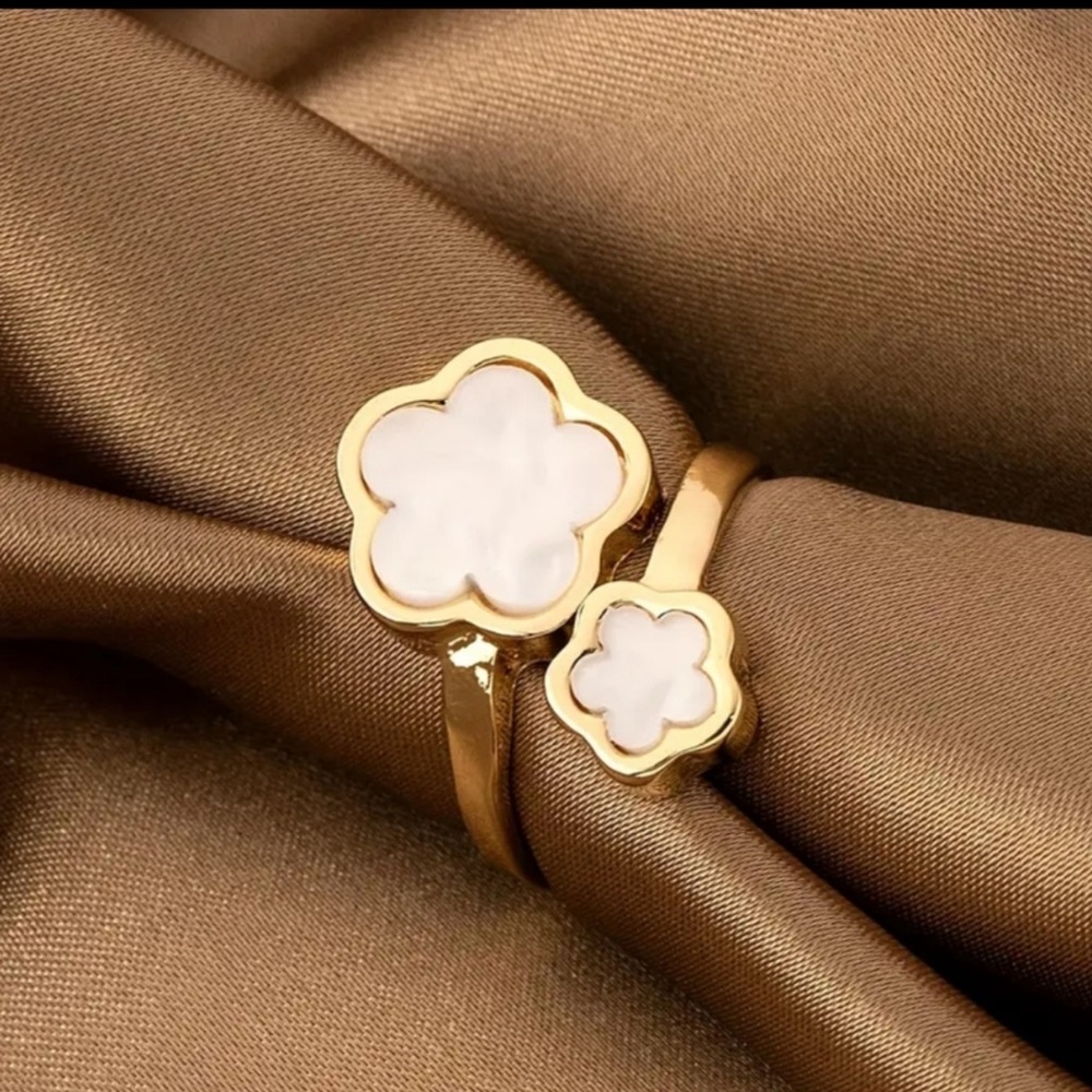 Adjustable Double Clover Ring in GOLD and WHITE